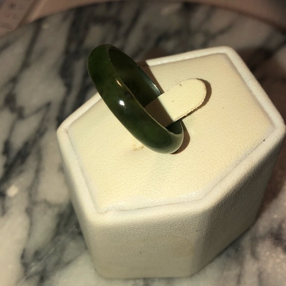 vtg Jade Stone Carved Rounded Band Approx Sz 10.5 - 10.75 - Picture 3 of 7